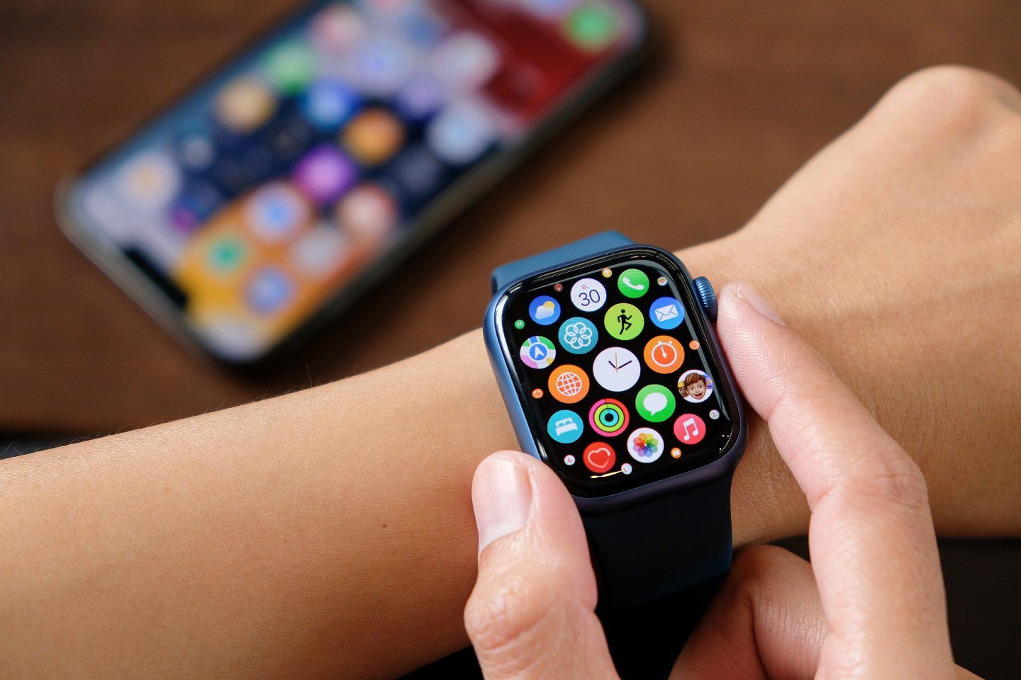 inline_962_https://www.resco.net/app/uploads/2021/01/apple_watch_7.jpg