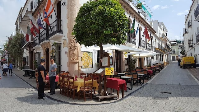 inline_177_https://www.resco.net/app/uploads/arco-tapas-bar.jpg