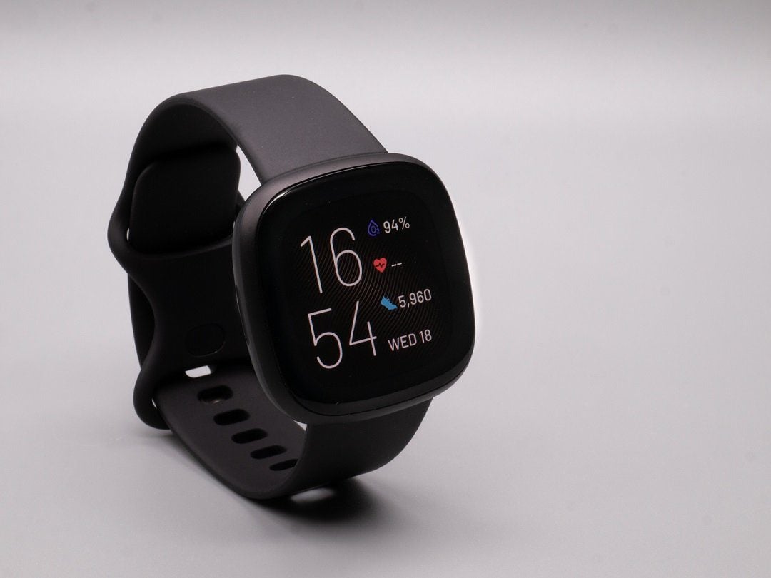 inline_465_https://www.resco.net/app/uploads/2021/01/fitbit_versa_3.jpg