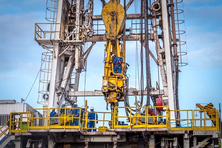 inline_208_https://www.resco.net/app/uploads/Offshore-oil-rig-workers.jpg