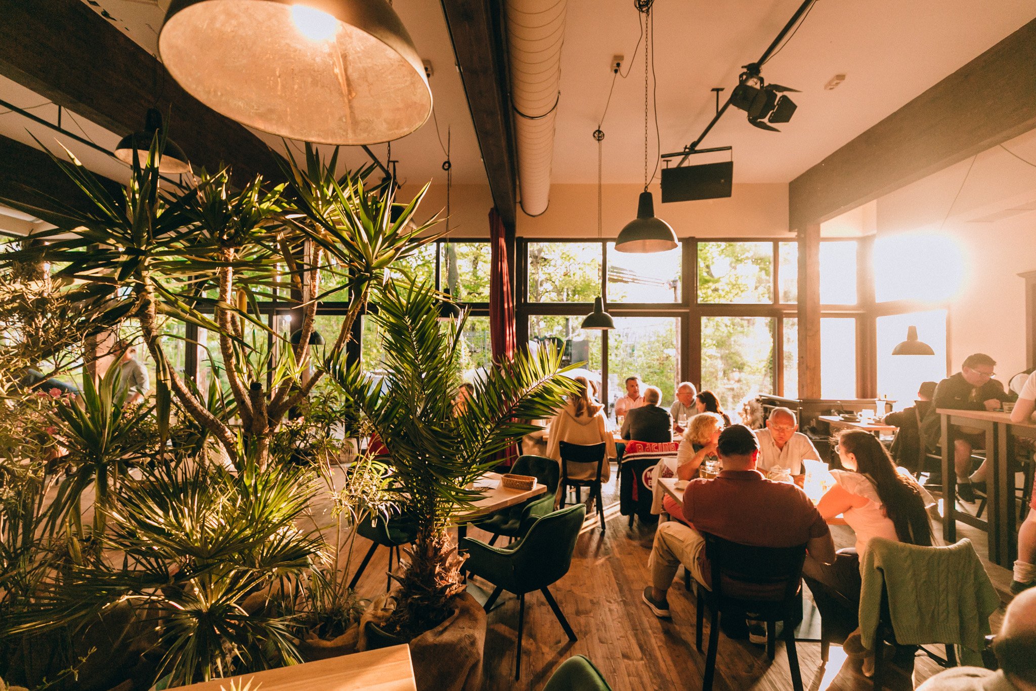 inline_505_https://www.resco.net/app/uploads/rahofer-brau-restaurant.jpg