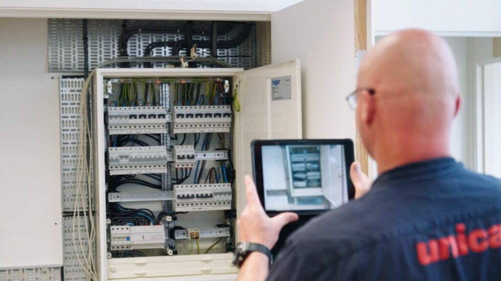 Unica inspecting switches with a tablet